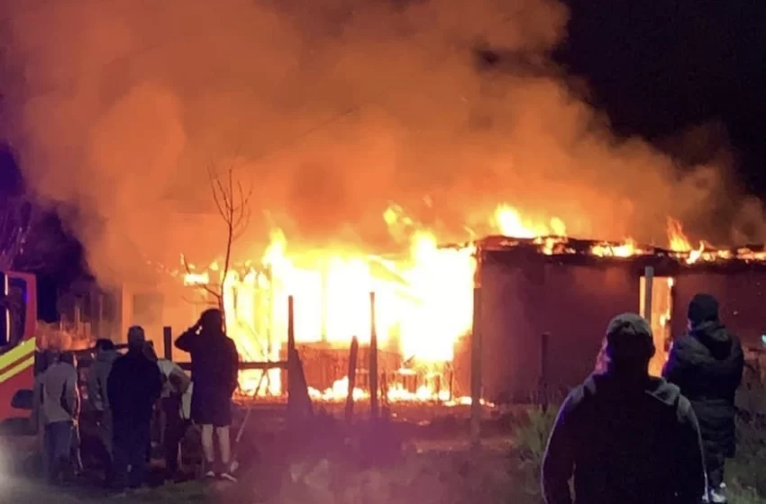  Incendio afectó a dos viviendas en la comuna de Romeral
